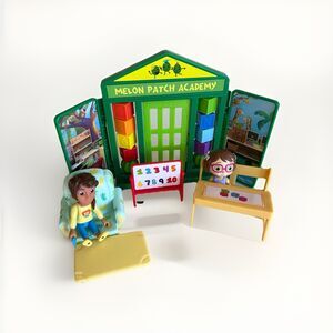 CoComelon School Time Deluxe Playtime Set w/ Figures & Accessories -  7 Pieces